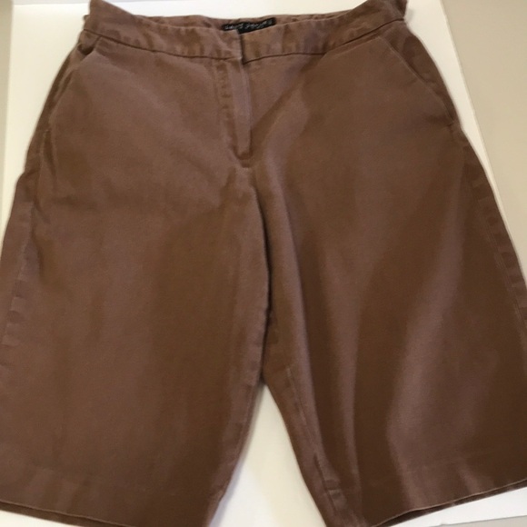 Larry Levine mocha brown Bermuda shorts - Picture 1 of 4
